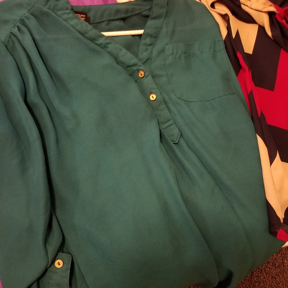 Blouses - Picture 3 of 4